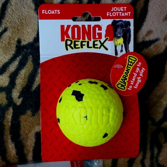 Kong Dog Reflex Ball Floats New! - Picture 1 of 3